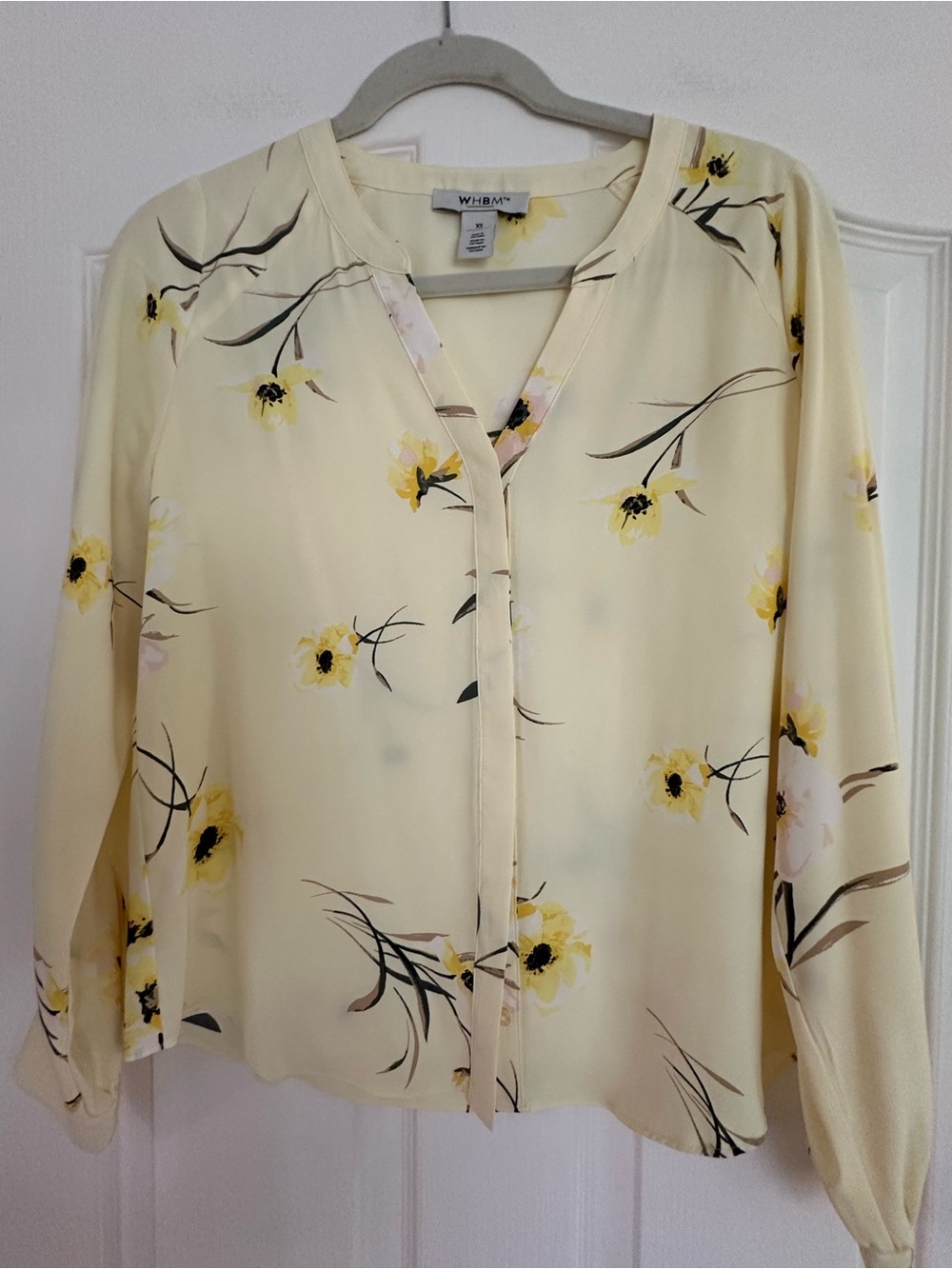 White House Black Market NWOT Pale Yellow Floral V-Neck Button Blouse